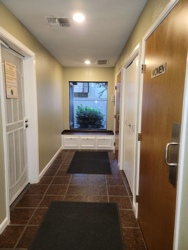 Building Photo - Condo in the most desired gated community ...