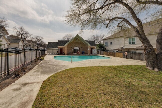 Building Photo - 12249 Abbey Glen Ln