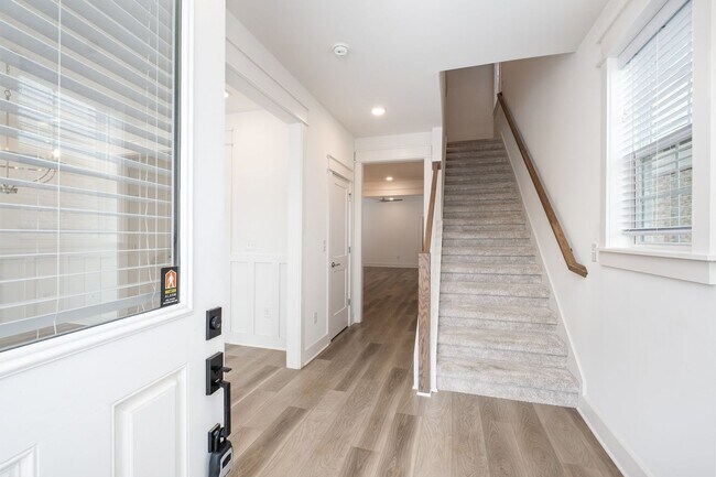 Building Photo - Stunning 4 Bedroom Home in Carothers Crossing!