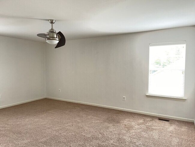 Building Photo - 1437 Bridgeport Terrace