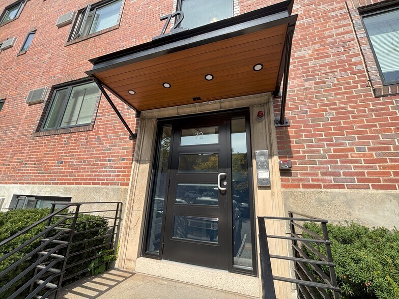 Building Photo - 153 Saint Paul St