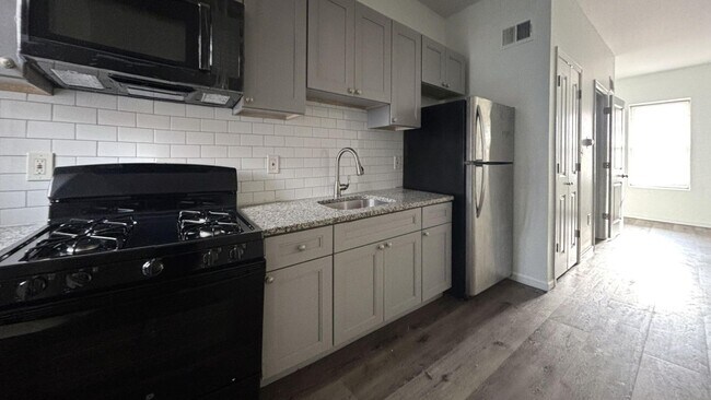 Building Photo - Modern Philly Townhouse w/ Luxury Finishes