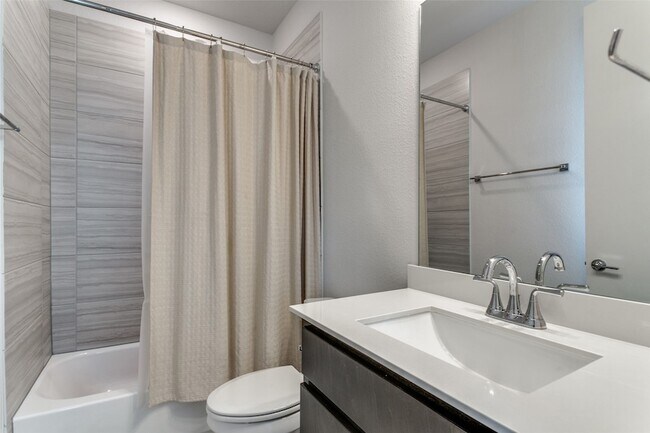 Building Photo - 1111 Barsotti Ct