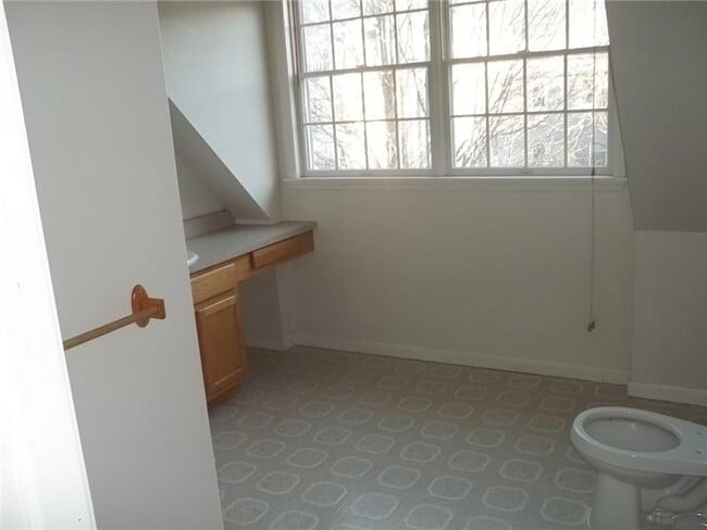 Building Photo - 1 Idlewild