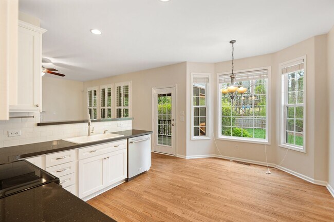 Building Photo - Spacious 5-Bedroom Home with Screened Porch and Office