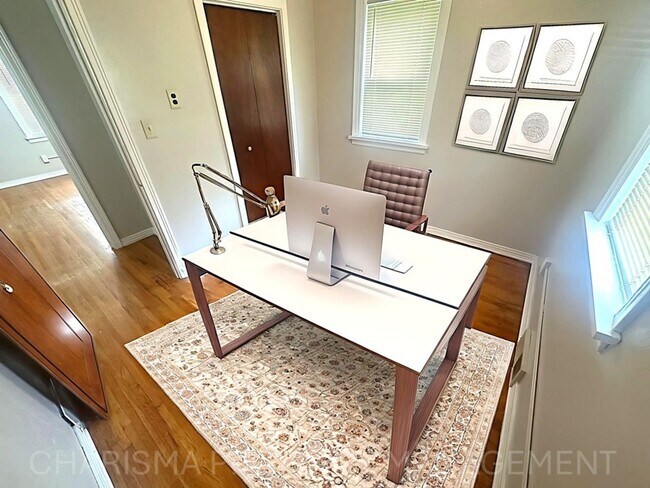 Building Photo - Spacious 2 Bedroom, 1.5 Bath Home, Newly U...