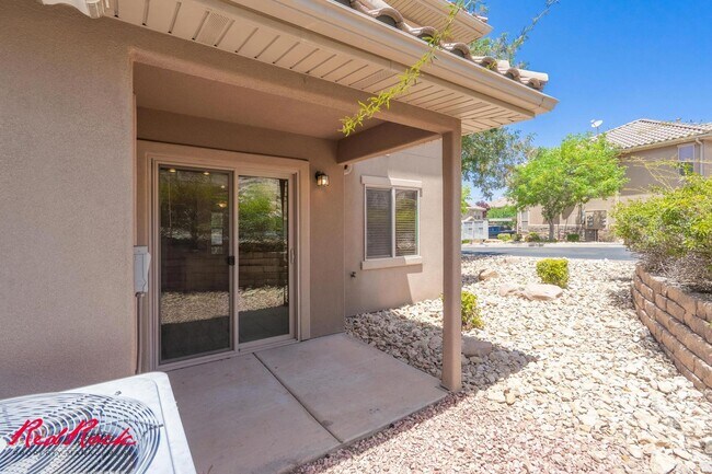 Building Photo - 3 Bedroom Townhome In Fossil Hills!