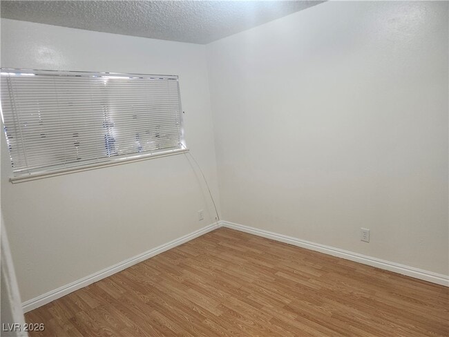 Building Photo - 2600 E Vana Ave