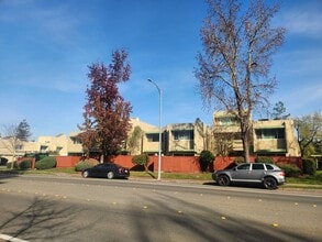 Building Photo - Nice and Bright lots of light charming two story townhouse in beautiful Bennett Valley