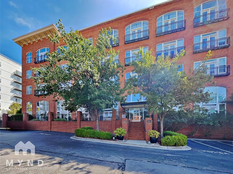 Primary Photo - 200 S Dawson St