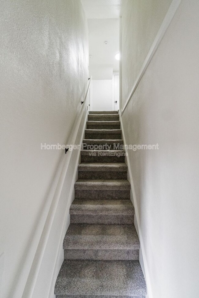 Building Photo - 1909 S Garden Springs Rd