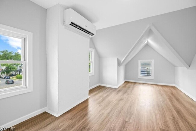 Building Photo - Charming 4BR  in Newark