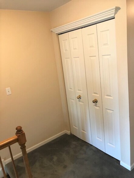 Building Photo - 2235 Lake Ridge Dr