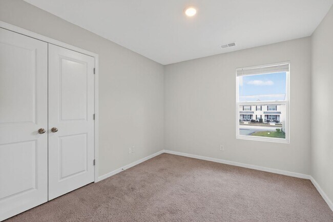 Building Photo - 127 Birch Cir