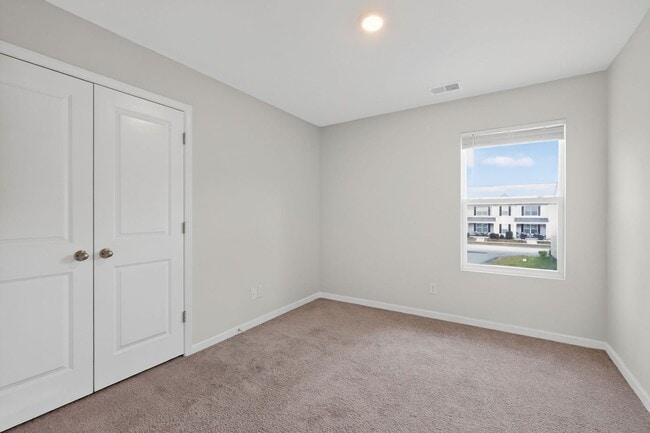 Building Photo - 4 bedroom 3 bath townhome in Rice Hope