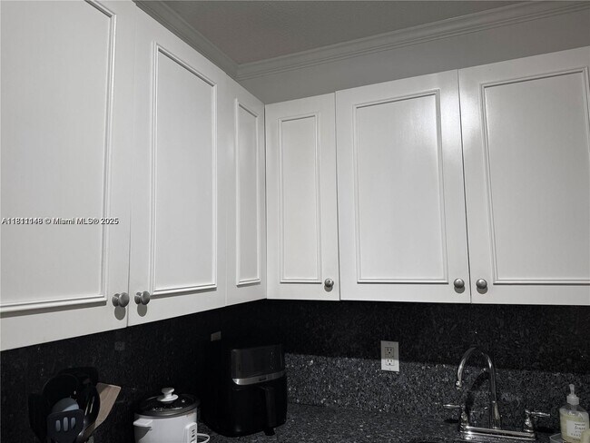 Building Photo - 1001 91st St