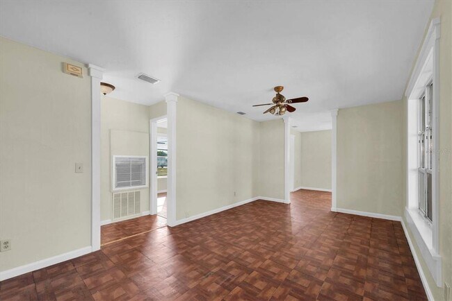 Building Photo - 1607 18th St E