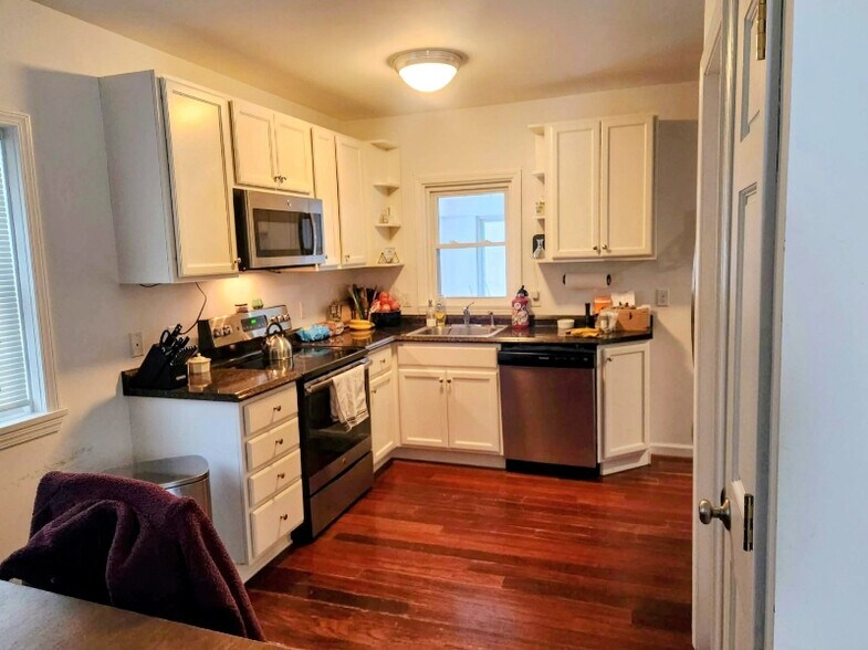 Building Photo - 230 Arlington Dr