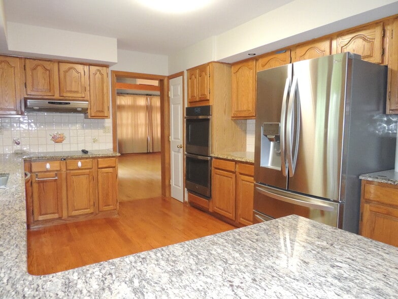 Kitchen w/double ovens - 12 Cardinal Ln