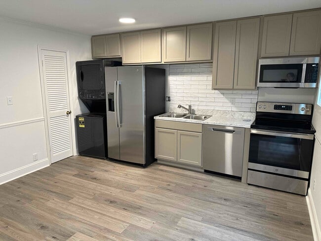 Building Photo - 2501 Redwood Ct