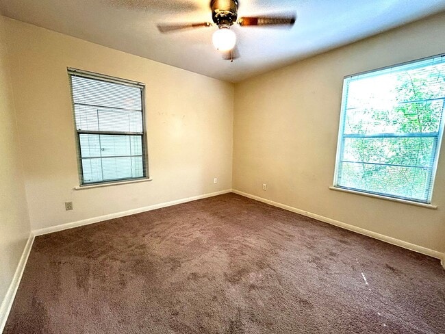 Building Photo - 607 Bellevue Pl
