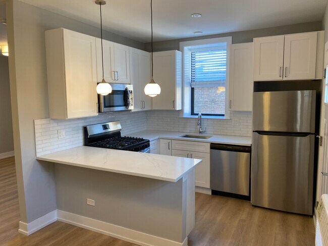 Building Photo - 3925 N Janssen Ave