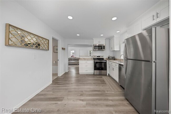 Building Photo - 3420 Fairmont Rd