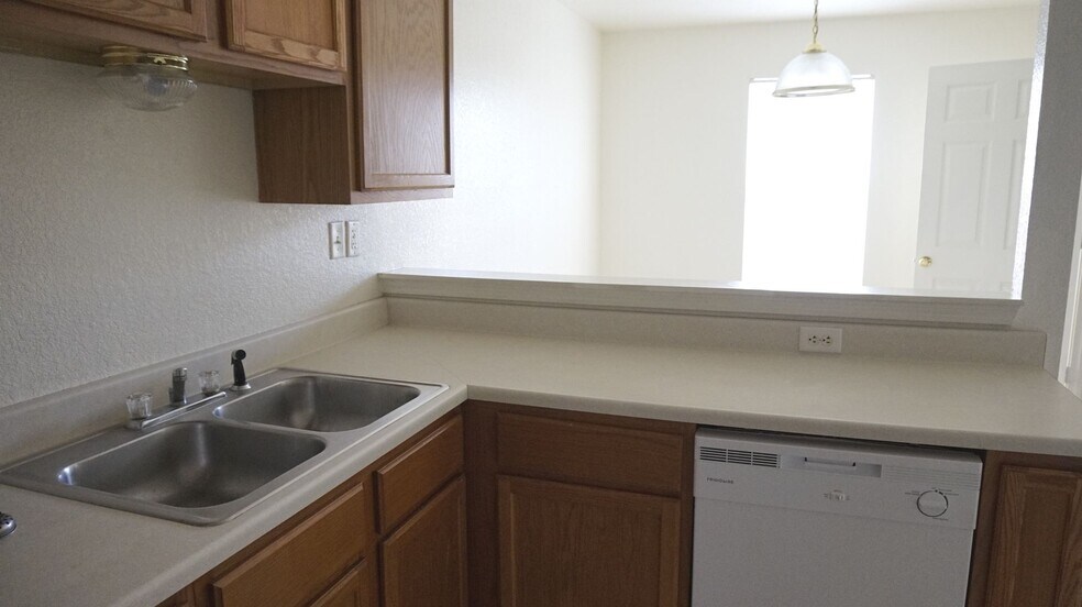 Building Photo - 3301 Hereford Ln