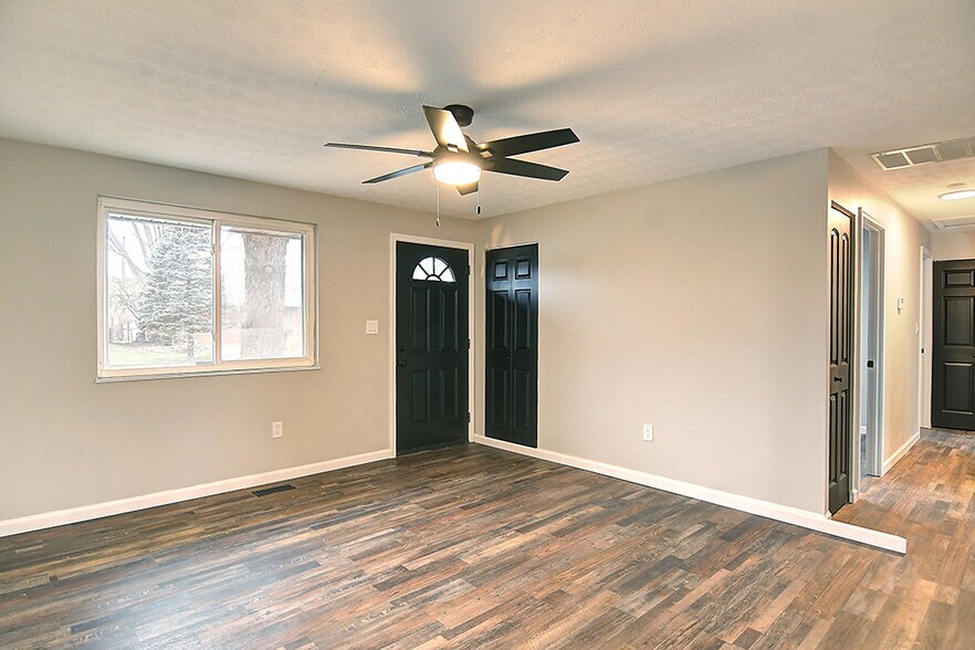 Building Photo - 1204 S Main St