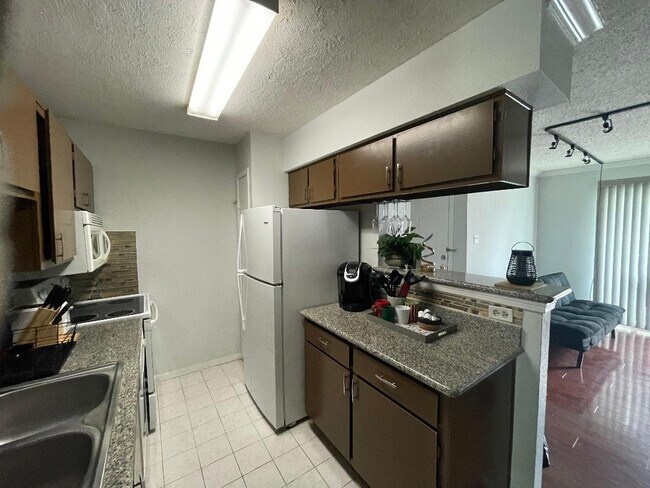 Building Photo - 2750 Holly Hall St