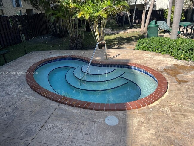 Building Photo - 6900 N Kendall Dr