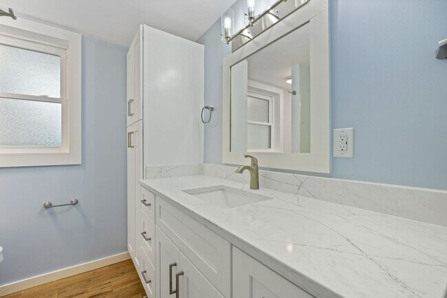 Building Photo - Newly Remodeled Beachside Home – Walk to the Ocean