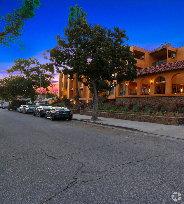 Building Photo - Windsor Villas