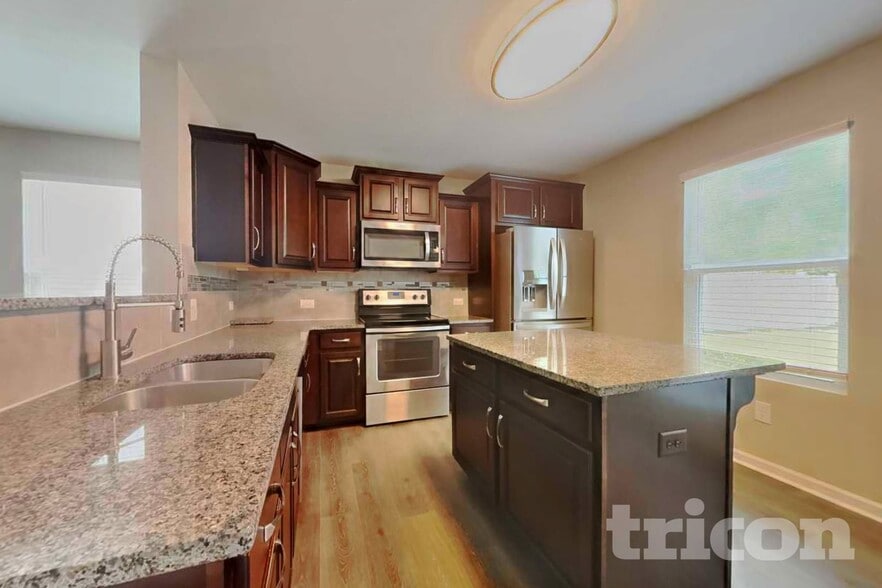 Building Photo - 1037 Bitting Hall Cir
