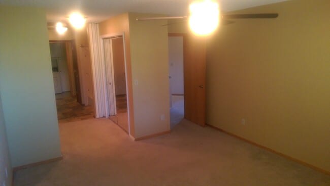 Building Photo - Three Bedroom Condo for rent!