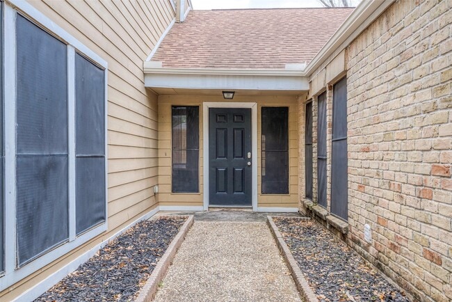 Building Photo - 15910 Tumbling Rapids Dr