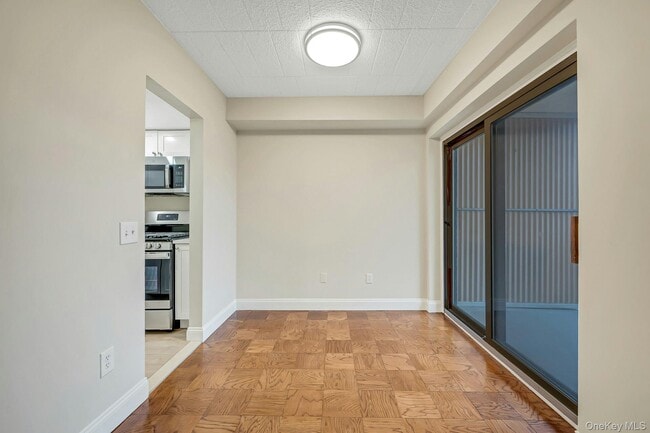 Building Photo - 505 White Plains Rd