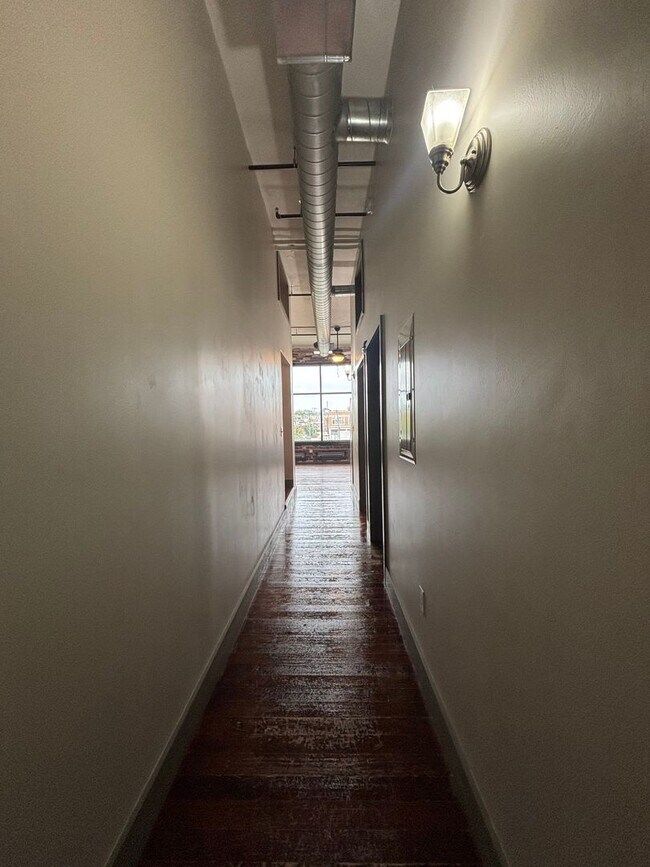 Building Photo - Move Downtown on Park Central Square 2 bed...