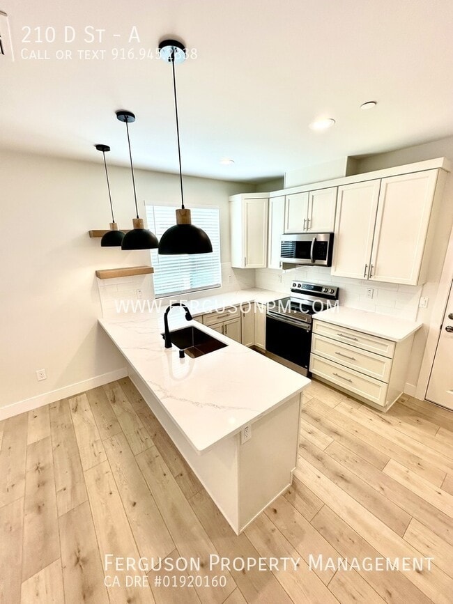 Building Photo - 210 D St