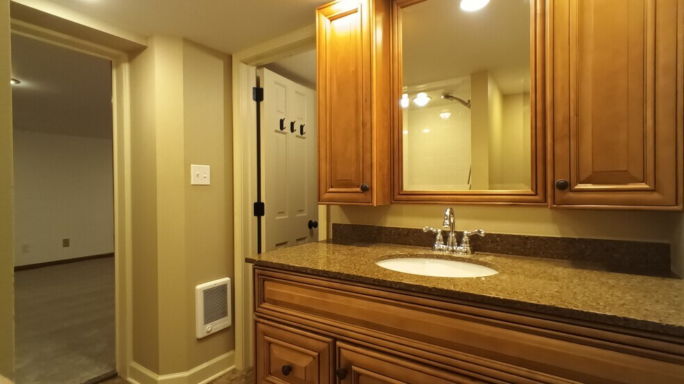 Building Photo - 1224 Dean St