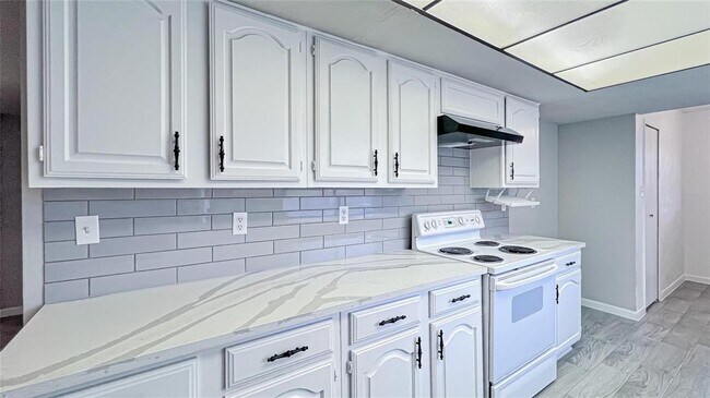 Building Photo - 16822 Macleish Dr