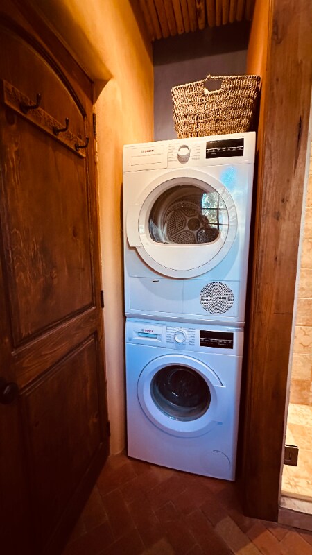 Building Photo - 824 Canyon Rd