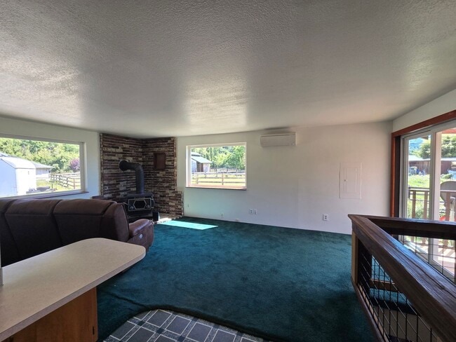 Building Photo - 2 Plus bedroom, 1 Bathroom House in Sedro ...