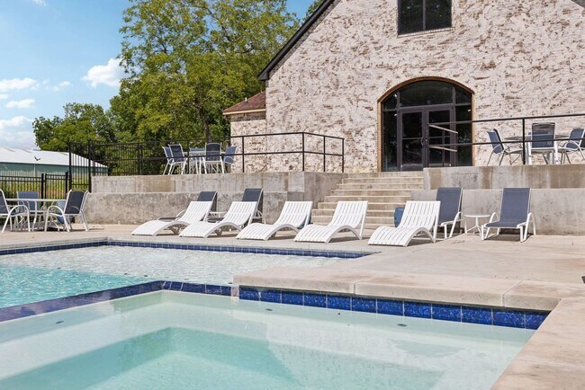 Building Photo - BRAND NEW LUXURY 3 BEDROOM 2.5 BATH TOWNHO...
