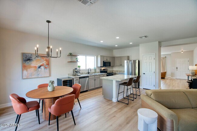 Building Photo - 1302 E Milada Dr