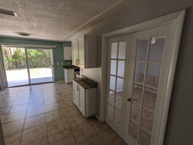 Dining area/hallway - 430 Patrick Ave