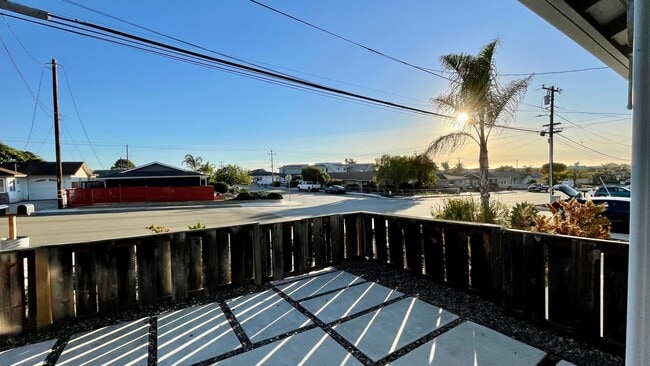 Building Photo - Stand-Alone 2 Bedroom Beach House, Single-Level with Garage