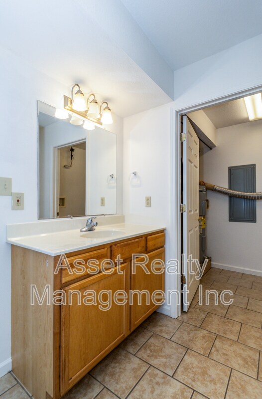 Building Photo - 628-616618628 N Cunningham Rd