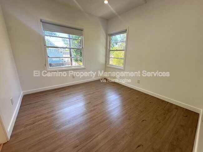 Building Photo - 425 E Wellington Ave