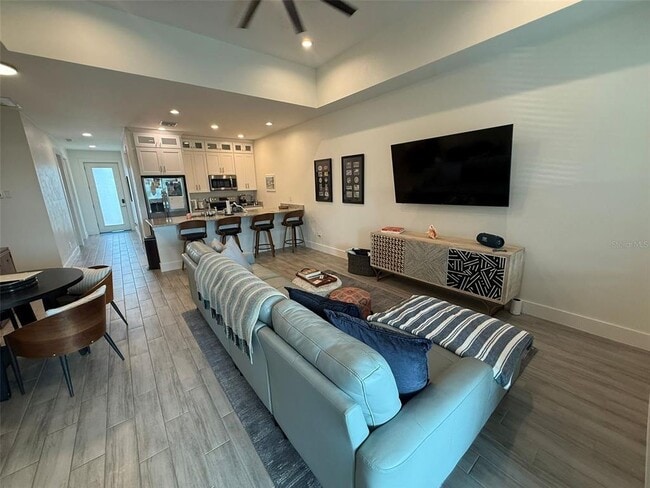 Building Photo - 2301 Magdalina Dr